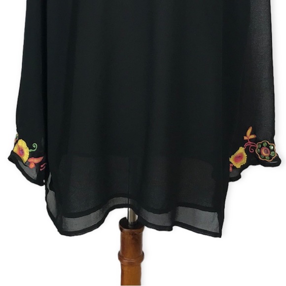 Mirasol Woman Black Floral Embroidery Notch Neck Blouse - Sz: 2X - Picture 6 of 14